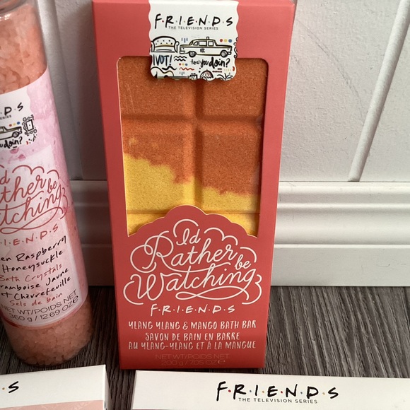 🔥HOST PICK🔥Friends Bath Set! - Picture 3 of 10